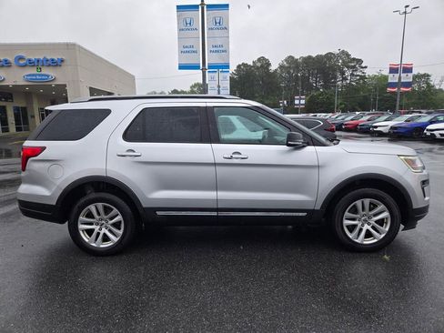 Used 2019 Ford Explorer XLT w/ Equipment Group 202A AWD/4WD image 4