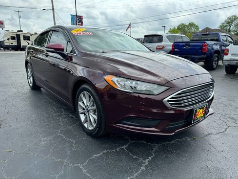 Used 2017 Ford Fusion SE w/ Fusion SE Technology Package image 7