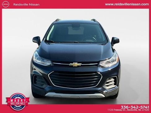 Used 2021 Chevrolet Trax LT w/ Premium Seat Package AWD/4WD image 9