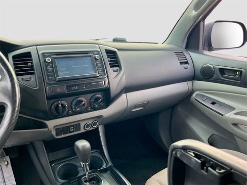 Used 2014 Toyota Tacoma Base image 20