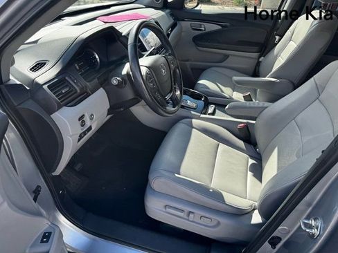 Used 2017 Honda Pilot Touring image 9