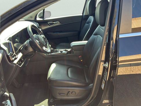 Used 2025 Kia Sportage EX image 19