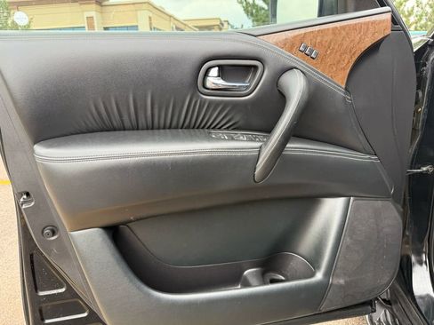 Used 2016 INFINITI QX80 Luxe w/ 22" Wheel Package image 14