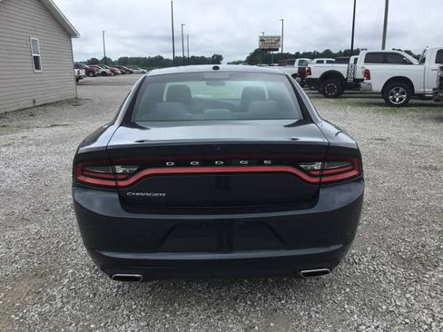 Used 2019 Dodge Charger SXT RWD image 4