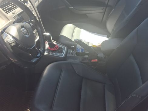 Used 2016 Volkswagen Golf SE FWD image 3