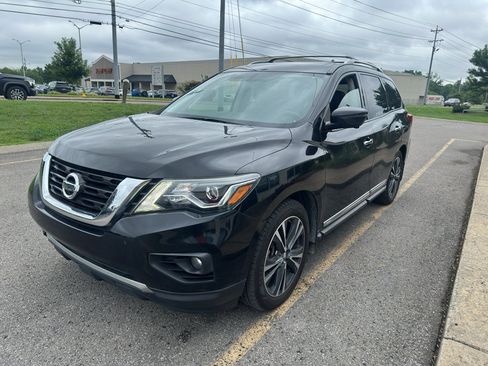 Used 2017 Nissan Pathfinder Platinum w/ Family Entertainment Package FWD image 8