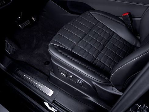 Used 2025 Cadillac Escalade V image 21