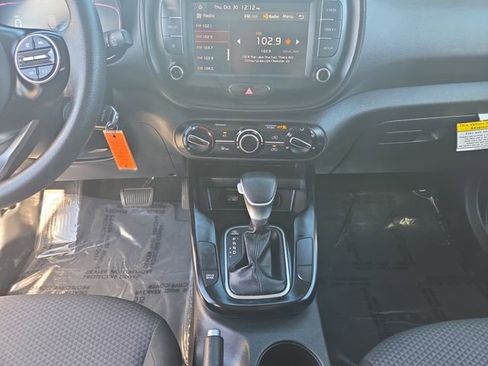 Used 2024 Kia Soul LX w/ Option Group 015 FWD image 11
