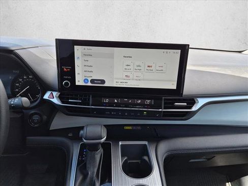 Used 2025 Toyota Sienna XLE w/ XLE Plus Package AWD/4WD image 13