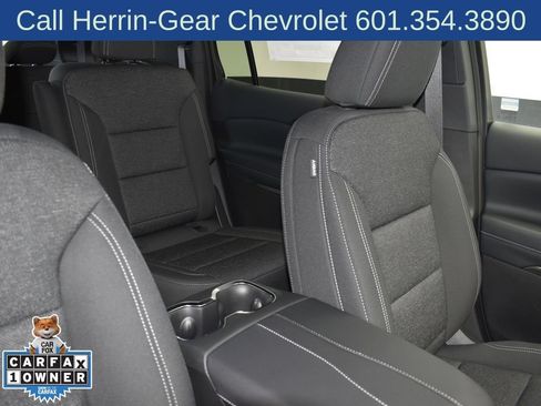 Used 2025 Chevrolet Traverse LT FWD image 27