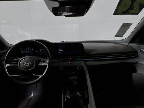 Used 2024 Hyundai Elantra Blue FWD image 30