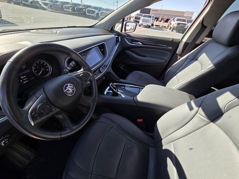 Used 2021 Buick Enclave Essence image 10