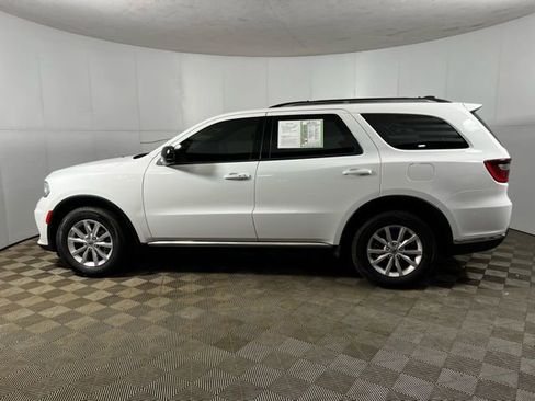 Used 2024 Dodge Durango SXT image 2