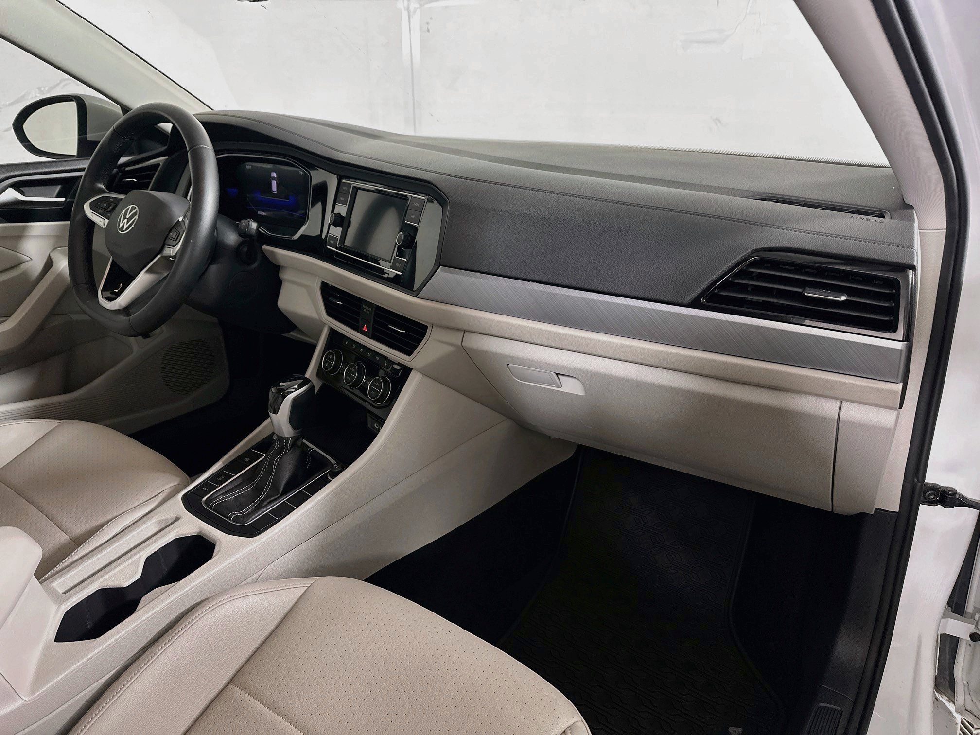Used 2023 Volkswagen Jetta SE w/ Panoramic Sunroof Package FWD image 27