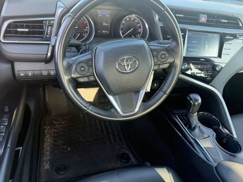 Used 2020 Toyota Camry SE FWD image 5