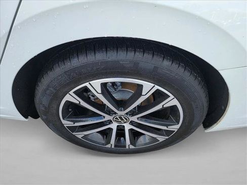 Used 2025 Volkswagen Jetta Sport image 12