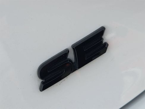 Used 2025 Toyota Camry SE image 11