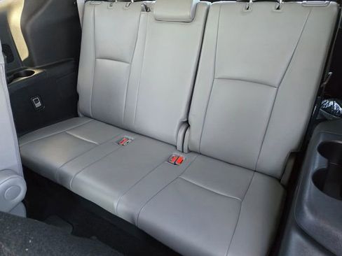 Used 2023 Toyota Highlander XLE image 15