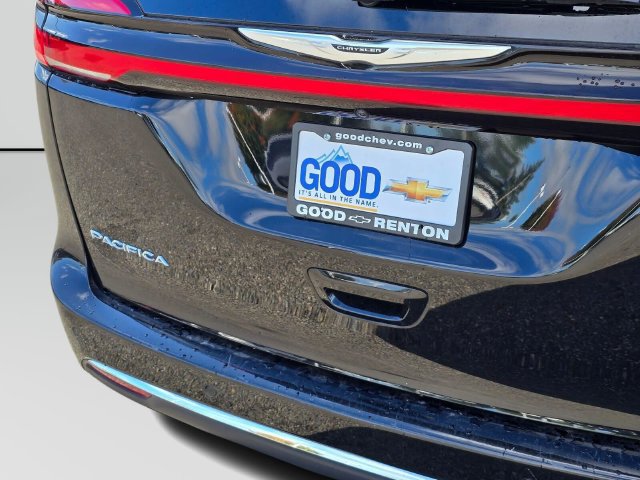 Used 2024 Chrysler Pacifica Touring-L FWD image 13
