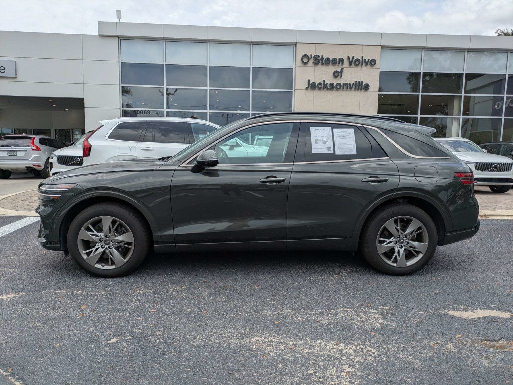 Used 2025 Genesis GV70 3.5T Sport AWD/4WD image 3