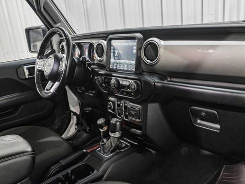 Used 2018 Jeep Wrangler Unlimited Sahara image 12