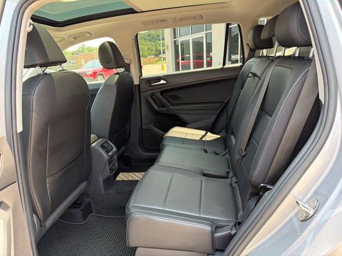 Used 2020 Volkswagen Tiguan SEL AWD/4WD image 18