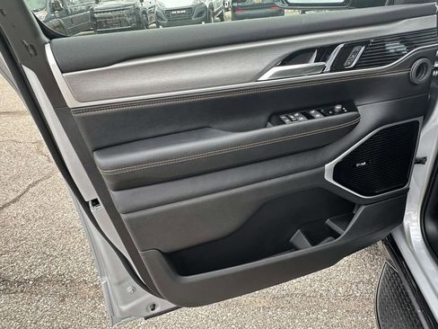 New 2026 Jeep Grand Wagoneer L 4WD image 13