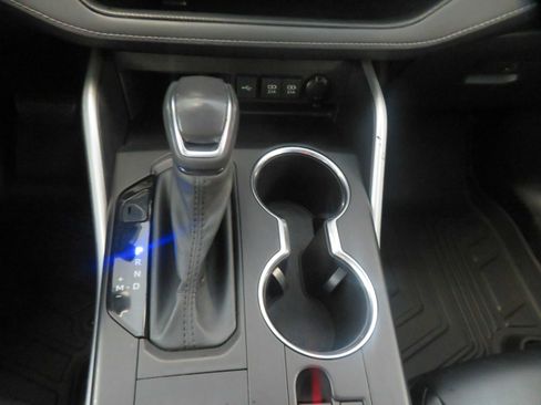 Used 2020 Toyota Highlander XLE FWD image 48