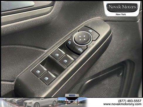 Used 2022 Ford Escape Titanium image 14