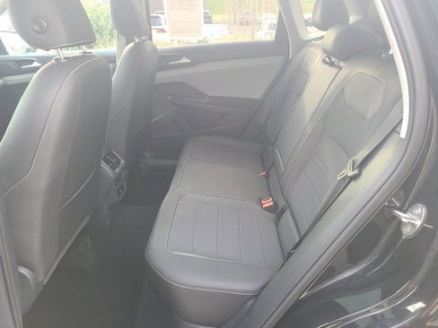 Used 2024 Volkswagen Taos SE w/ Panoramic Sunroof Package image 13