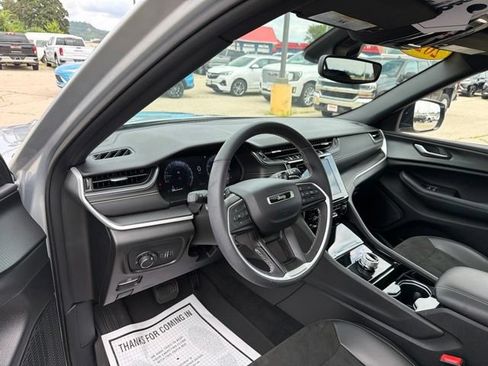 Used 2023 Jeep Grand Cherokee L Laredo AWD/4WD image 10