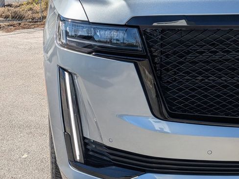 Used 2024 Cadillac Escalade ESV Sport w/ Touring Package image 9