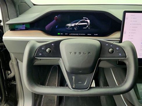 Used 2024 Tesla Model X image 12