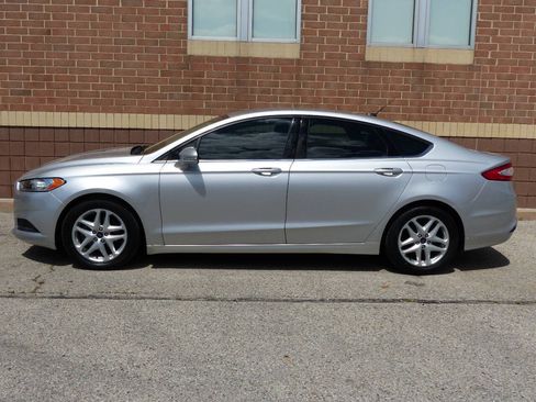 Used 2016 Ford Fusion SE FWD image 7