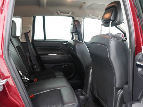 Used 2014 Jeep Compass Latitude FWD image 13