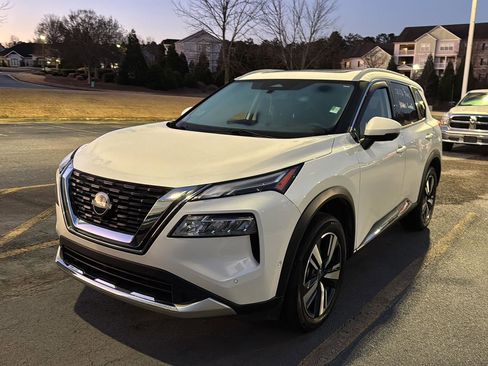 Used 2023 Nissan Rogue Platinum w/ Platinum Premium Package image 2