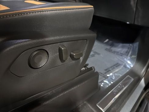 Used 2024 GMC Yukon AT4 AWD/4WD image 36