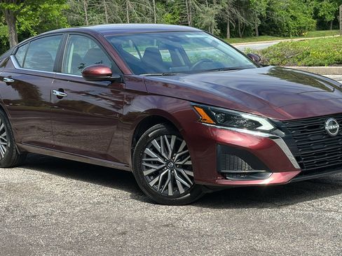 Certified 2023 Nissan Altima 2.5 SV AWD/4WD image 1