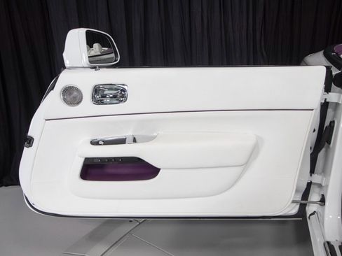 Used 2017 Rolls-Royce Dawn image 45