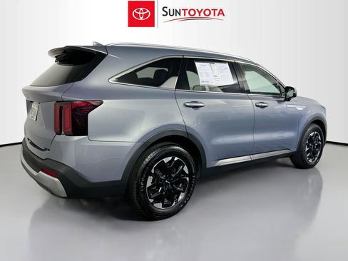 Used 2024 Kia Sorento S FWD image 4