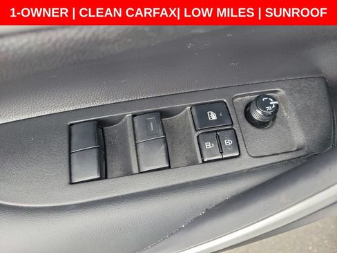 Used 2025 Toyota Corolla SE w/ SE Premium Package FWD image 22