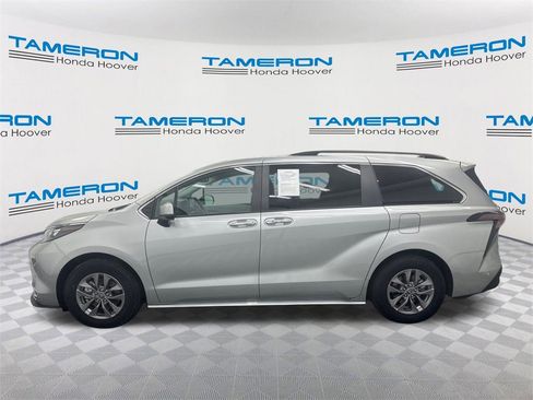 Used 2024 Toyota Sienna XLE image 2