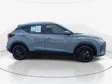 Used 2022 Nissan Kicks SV image 3