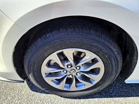 Used 2021 Toyota Sienna XLE w/ XLE Plus Package image 17
