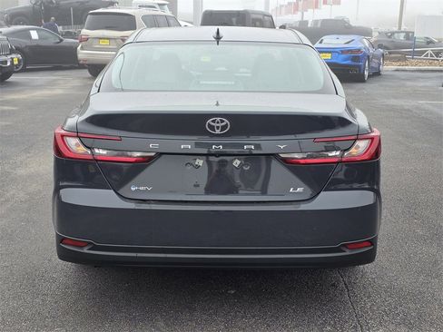 Used 2025 Toyota Camry LE image 5