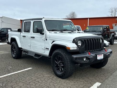 Used 2022 Jeep Gladiator Sport image 5