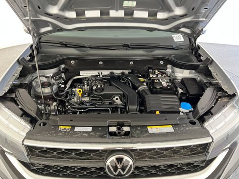 Used 2023 Volkswagen Taos SE w/ Panoramic Sunroof Package FWD image 24