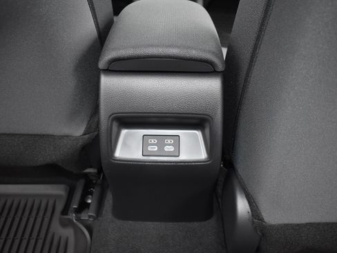 Used 2025 Toyota Corolla LE image 18