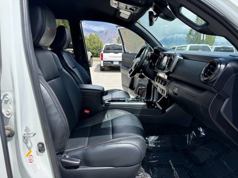 Used 2018 Toyota Tacoma TRD Pro AWD/4WD image 31