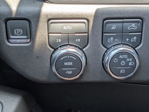 Used 2022 GMC Sierra 1500 SLT w/ SLT Convenience Package AWD/4WD image 24